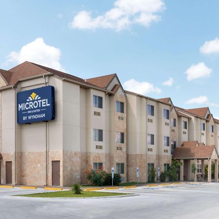 Microtel Inn And Suites Eagle Pass Exterior photo