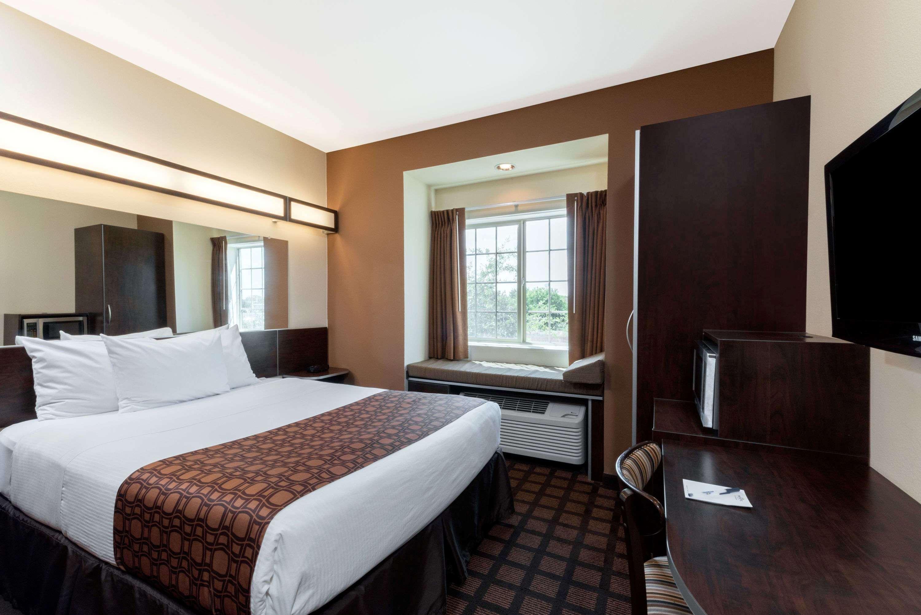 Microtel Inn And Suites Eagle Pass Exterior photo