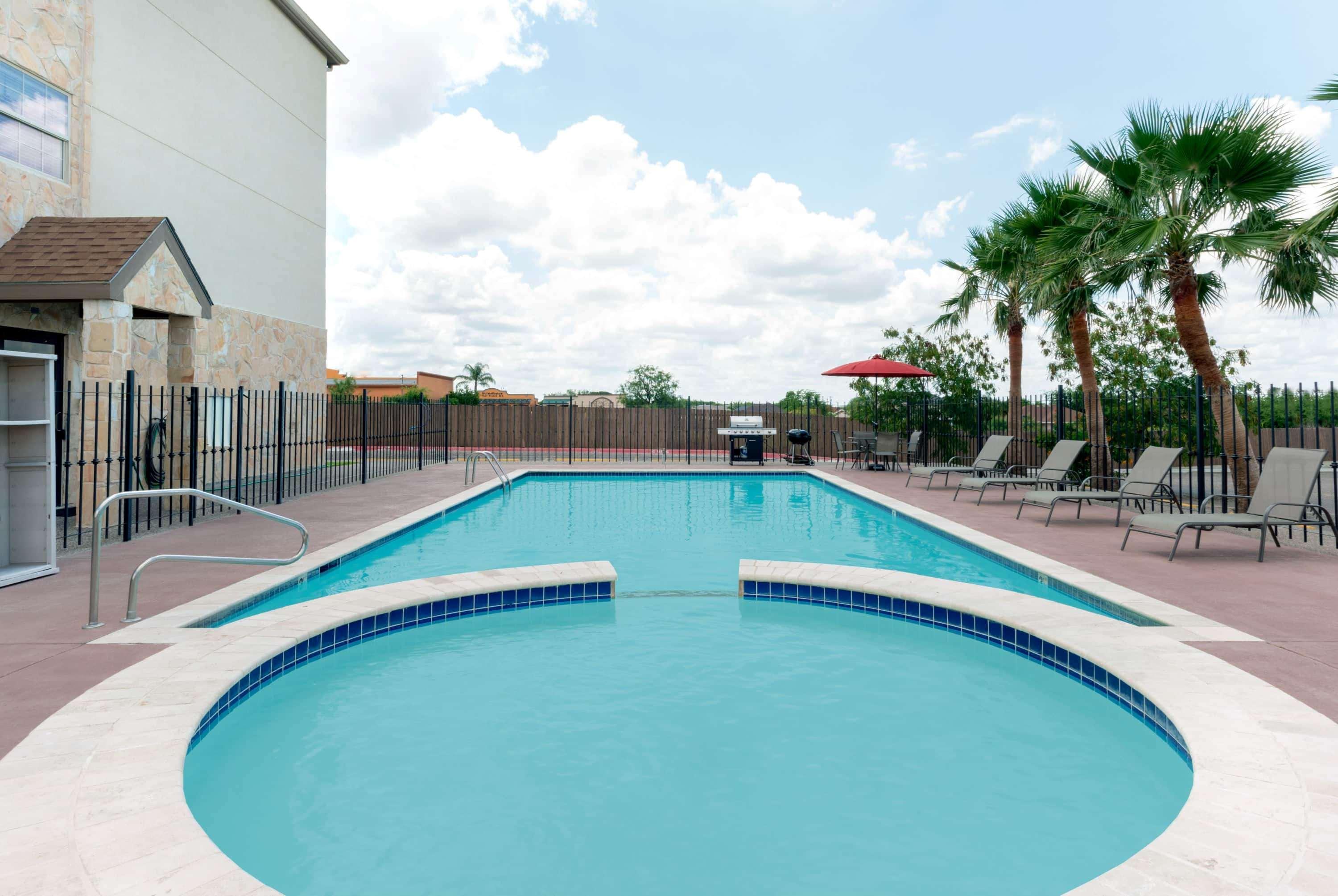 Microtel Inn And Suites Eagle Pass Exterior photo